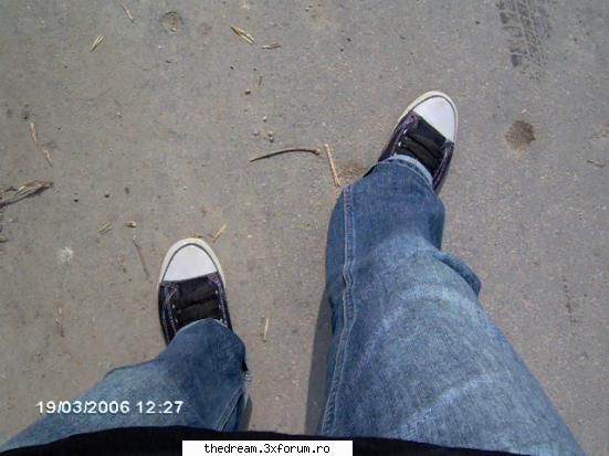 poze caterinca cu unii din noi - priviti ce fac yo cu mainile - useri