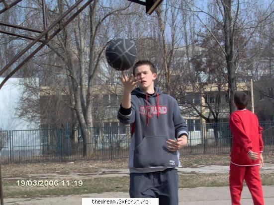 poze caterinca cu unii din noi - bah yo chiar ma enervez k yo nu pot tine mingea - useri