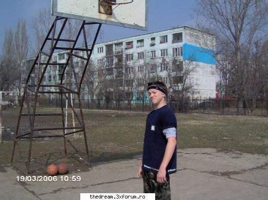 poze caterinca cu unii din noi - a dat si el carligul ala si aacuma se lauda - useri