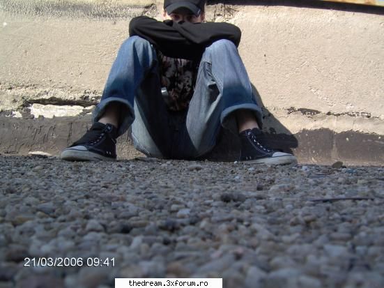 kkt am 3 teste din 4 materii si nu am invatat la nici una,at de batut in cap pot fi:hi: yo nara